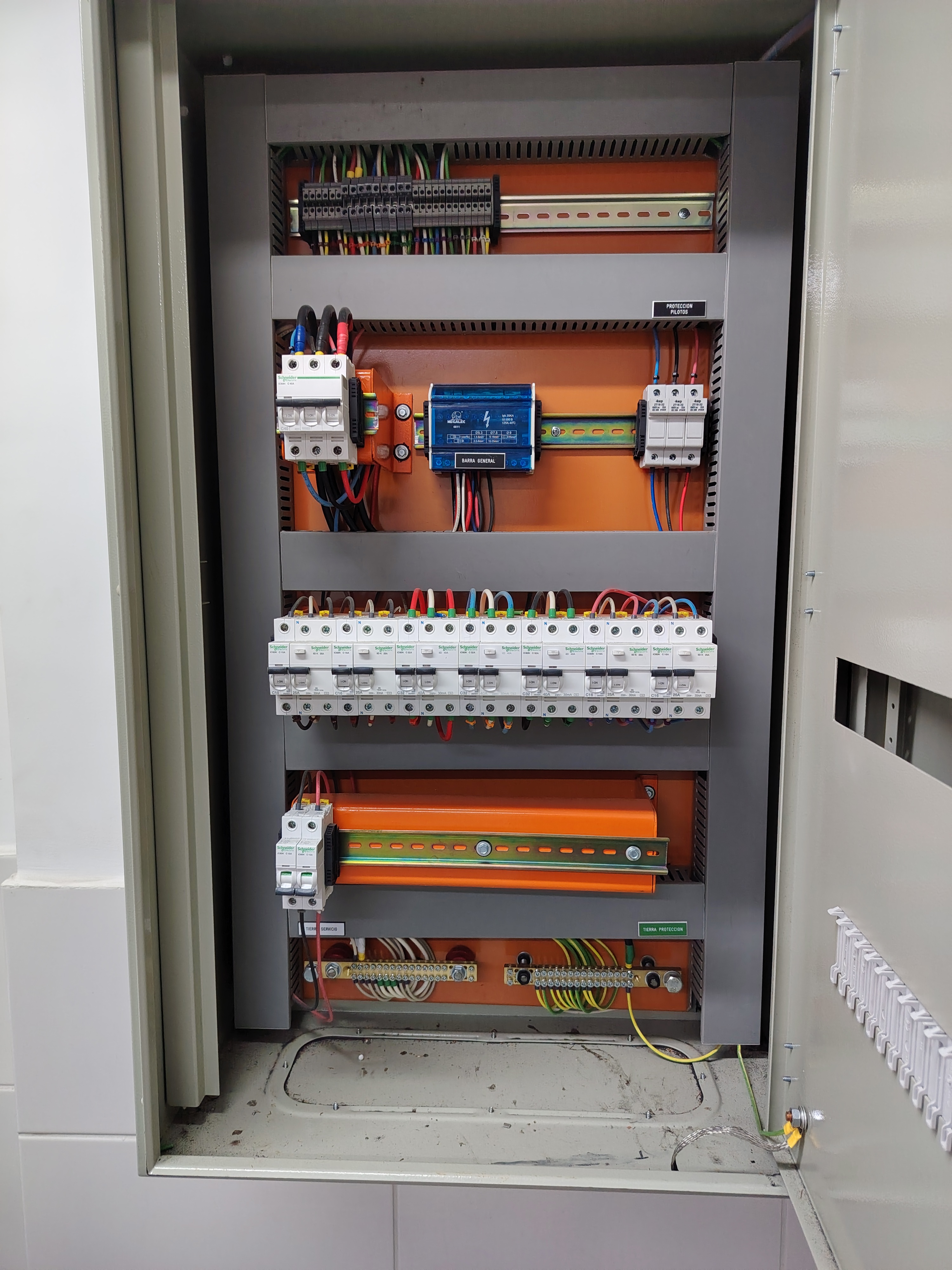 Trabajo técnico eléctrico